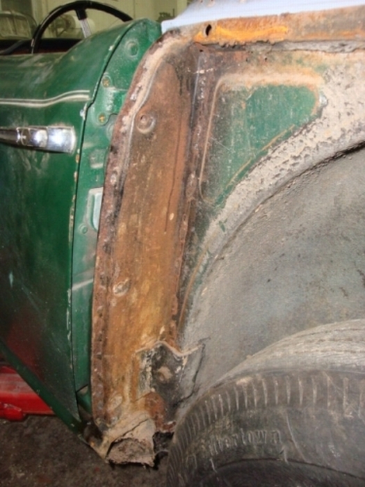 Triumph TR4 dunkelgruen 004.jpg